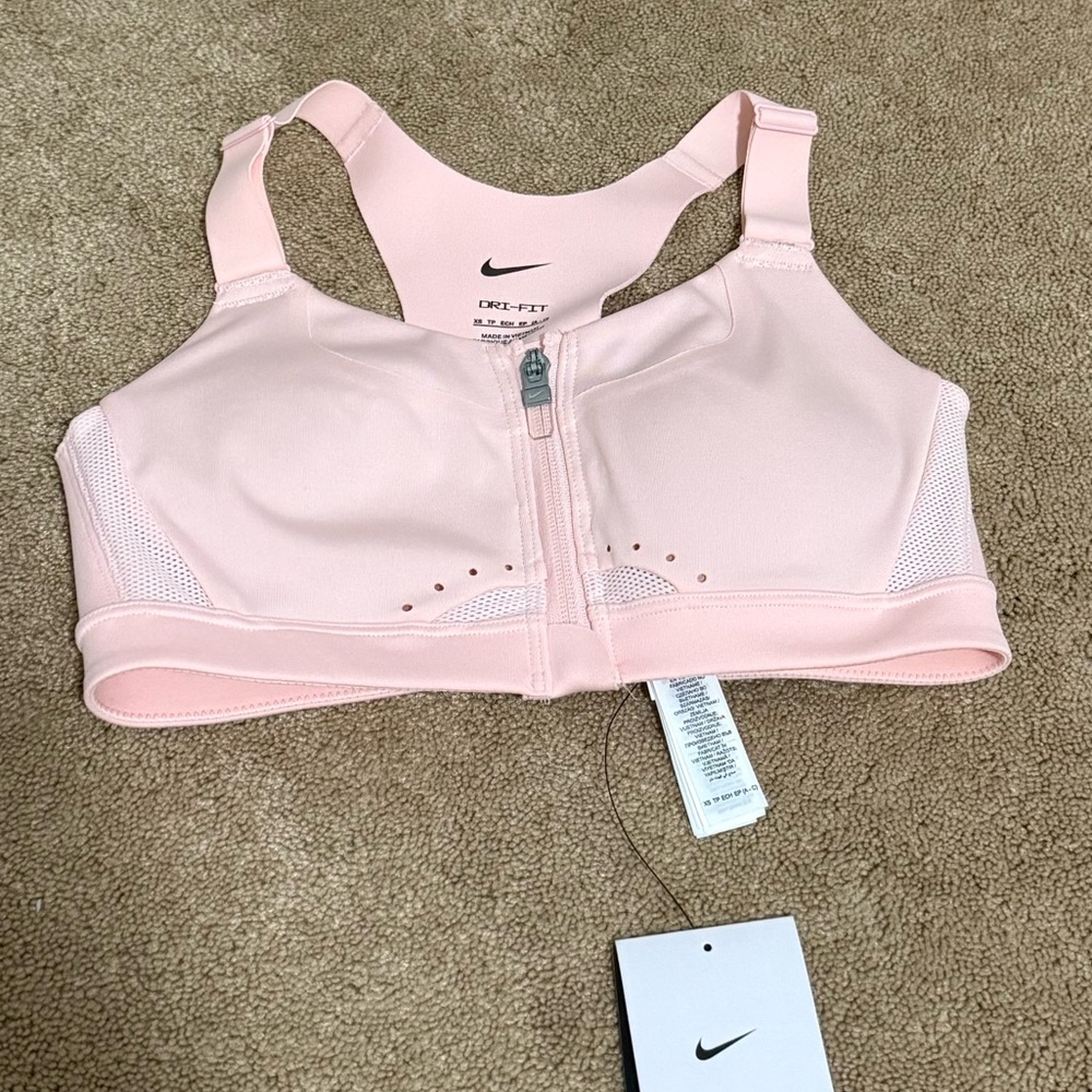 NWT Nike sports bra women’s size XS